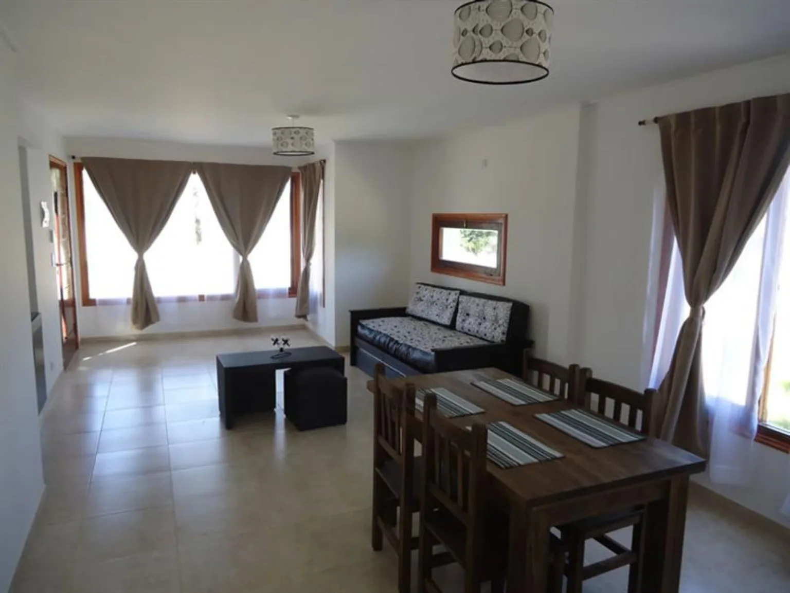 Complejo La 28 - living y comedor